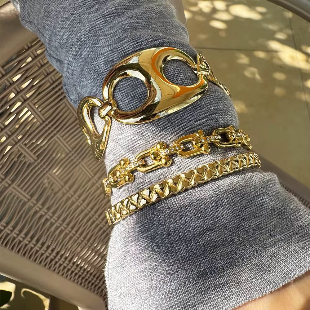 Stainless steel Exquisite Gold Hollow Cuff Bracelet