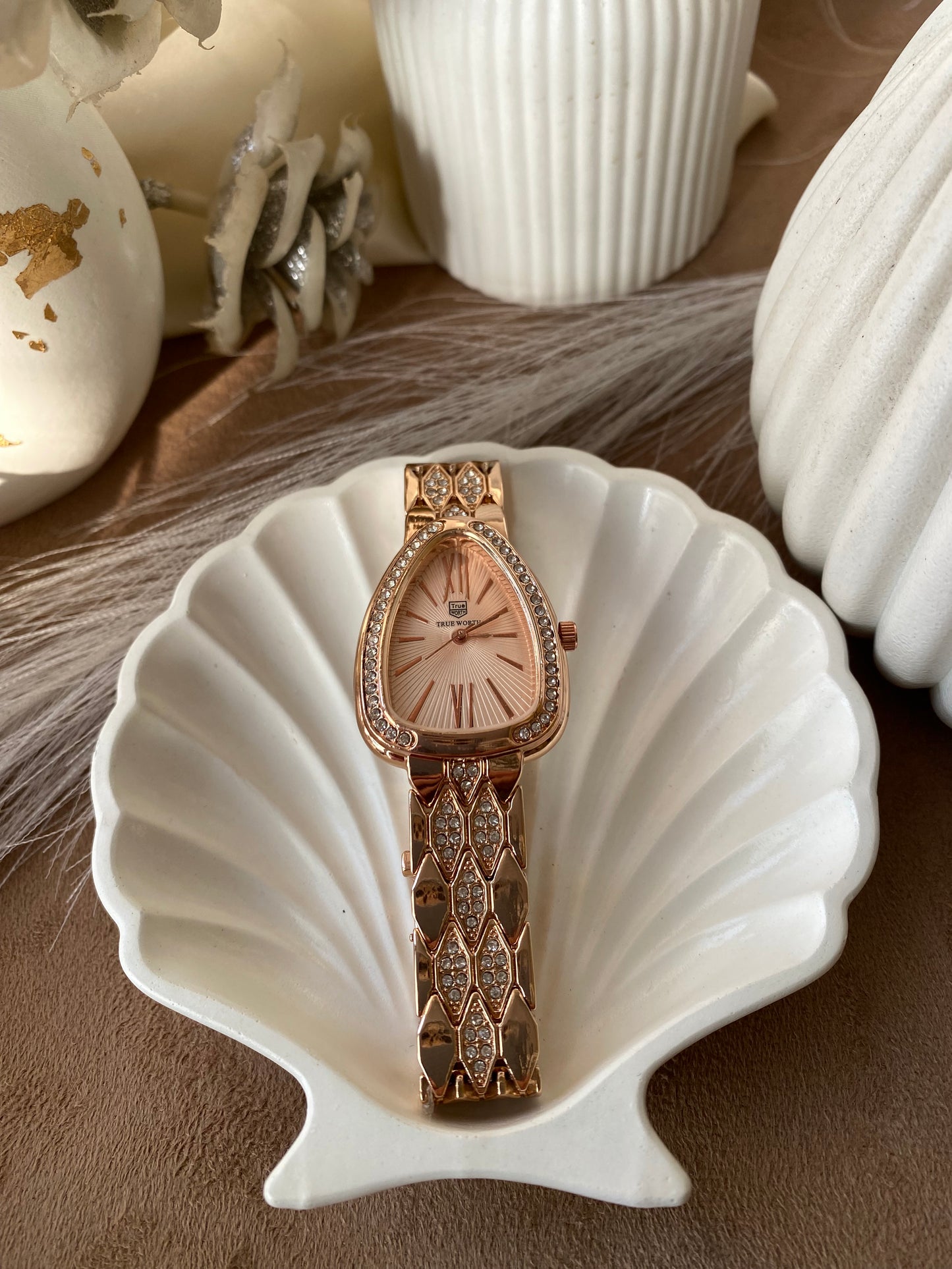 ✨ Exquisite Rose Gold Crystal Studded Rose Dial True worth Watch✨