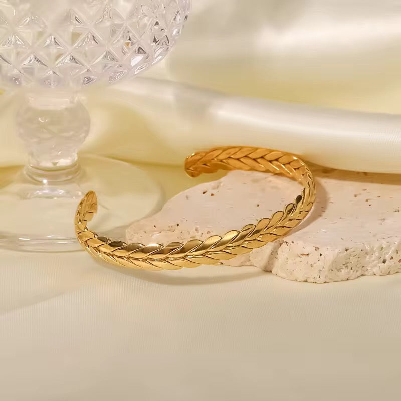 ✨Stainless steel Exquisite Gold Leaf Cuff Bracelet ✨