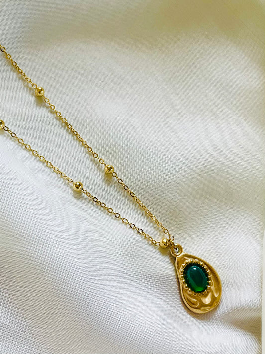 ✨Stainless steel Gold Beaded Emerald Shell Pendant ✨
