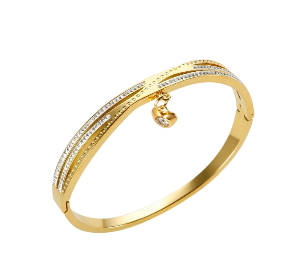 Mystique 18k Gold Diamantés Heart drop Bracelet ✨