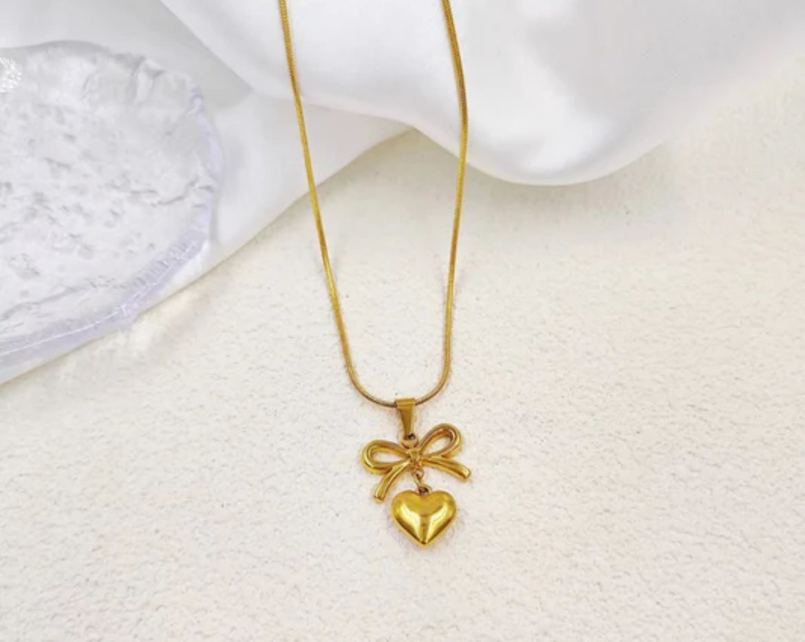 ✨Stainless steel Gold Bow Heart Pendant ✨