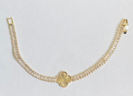✨Crystal Diamond cut Gold Clovie Stainless steel Chain Bracelet ✨