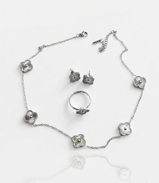 ✨Exclusive Vanity Silver Clover Jewelry Set ✨