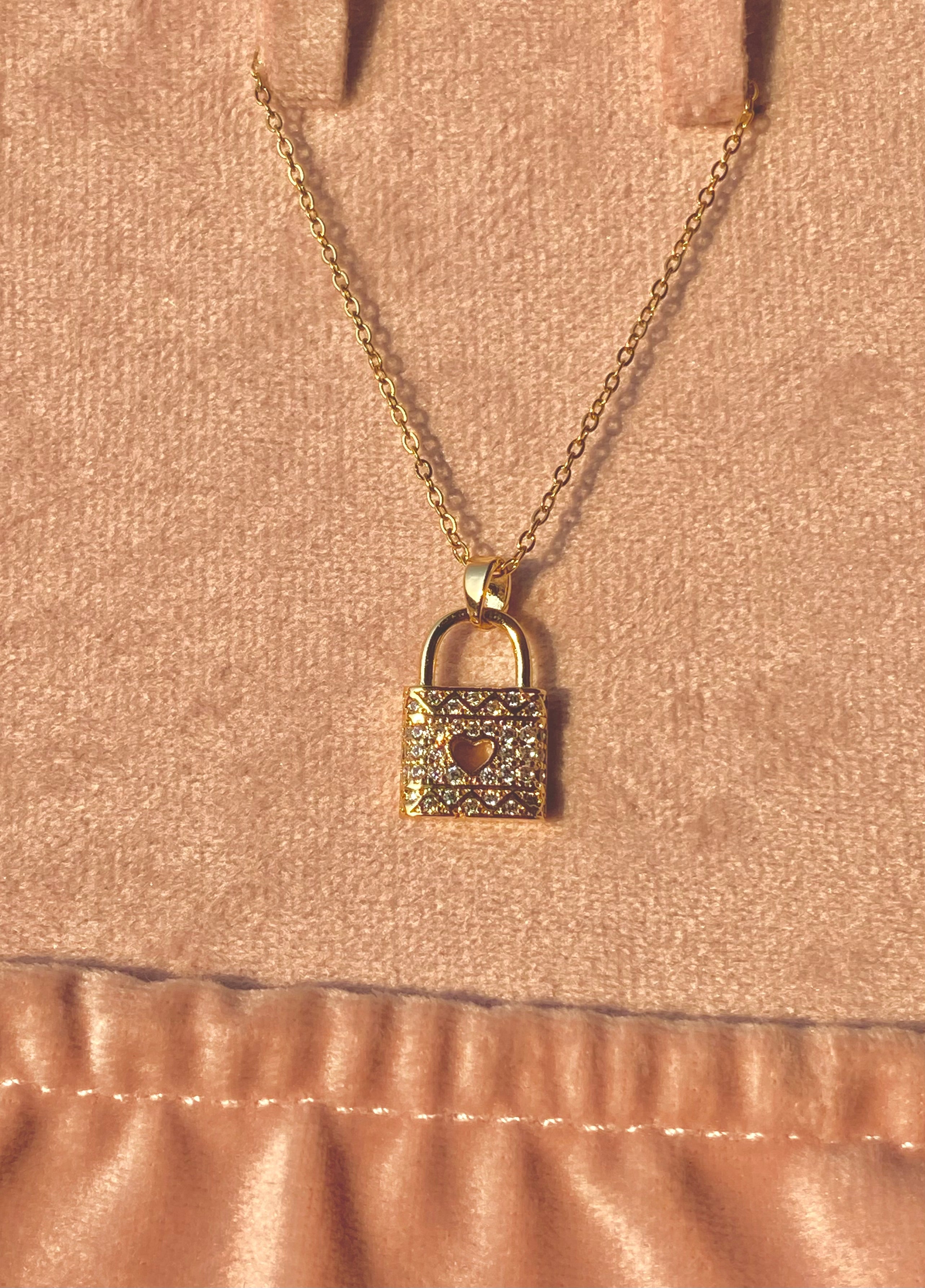 Crystal heart lock pendant 18k