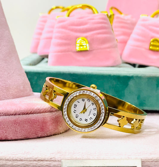 ✨Gold Clovie Crystal Studded Cuff Bracelet Style Watch✨