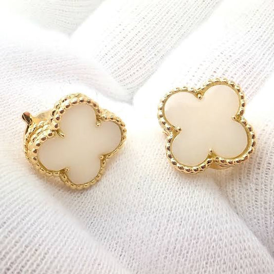 ✨Vans Top Grade White Earrings (clip earrings)✨