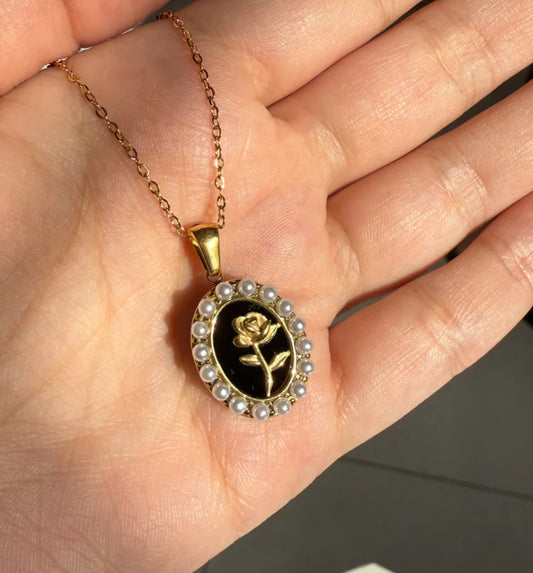 ✨AVAN Black Rose pearl Pendant ✨
