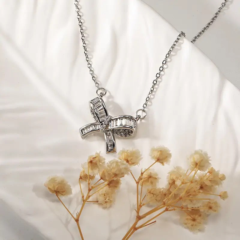 ✨Zirconium Sterling silver Bow Pendant along with Chain✨