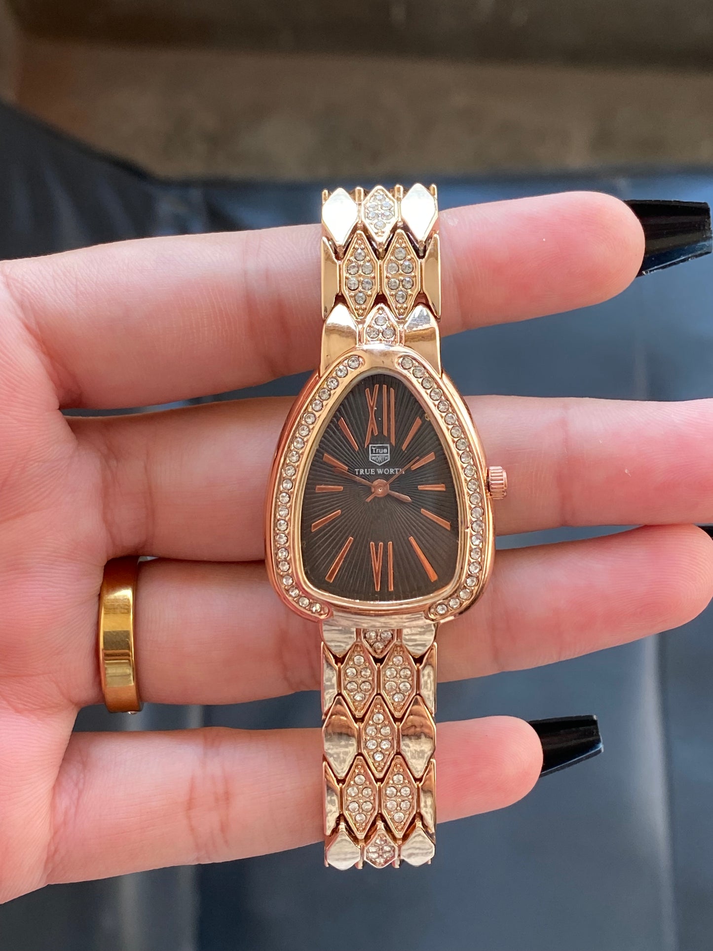 ✨ Exquisite Rose Gold Crystal Studded Black Dial True worth Watch✨