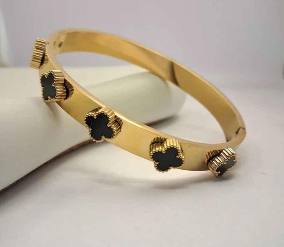✨22k Gold Clover Motive Cuff Bracelet✨
