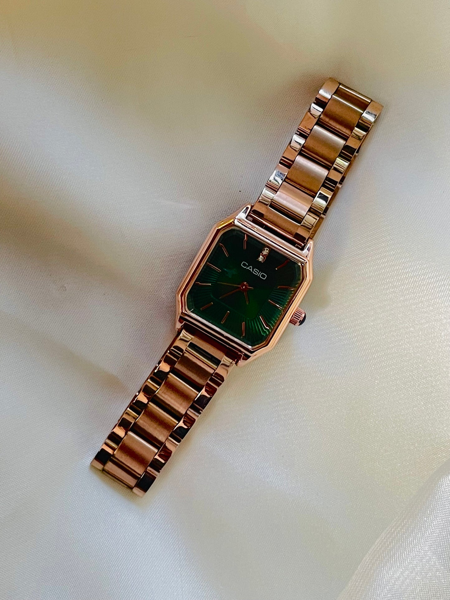 ✨Vintage Rose Gold Classic Casio Emerald Dial Watch ✨