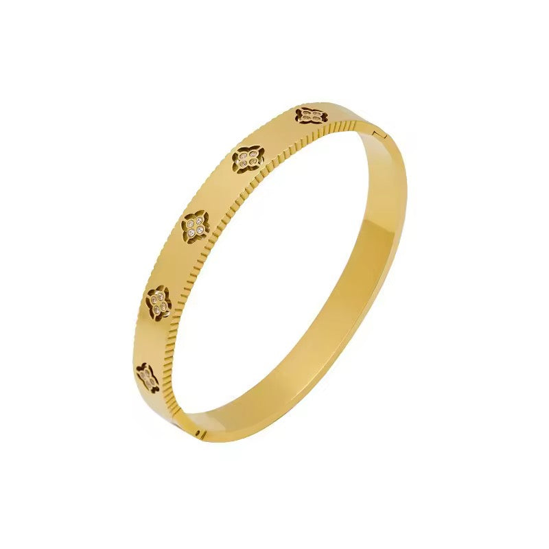 ✨SS Gold Clovie Zircon Cuff Bracelet ✨