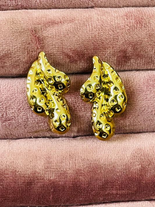 ✨Stainless steel Gold Tri Earrings ✨