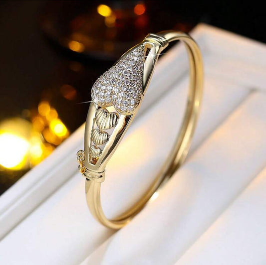 ✨ Exquisite Zircon Studded Heart Gold Cuff Bracelet ✨