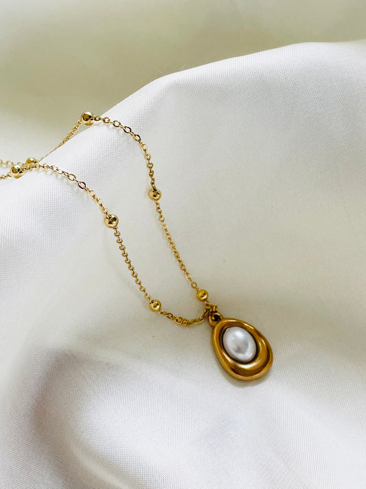 ✨Stainless steel Gold Beaded Pearl Shell Pendant ✨