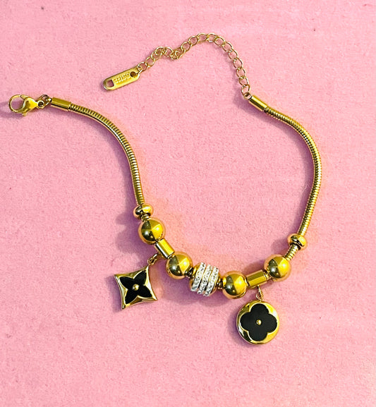 ✨24k Gold Chain black Clovie Bracelet ✨