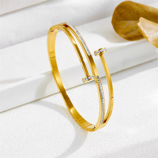 ✨Exquisite Diamantés Studded Nail Gold Cuff Bracelet ✨