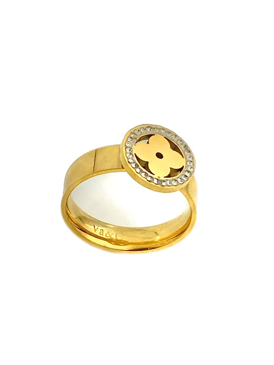 Crystal cloviee ring