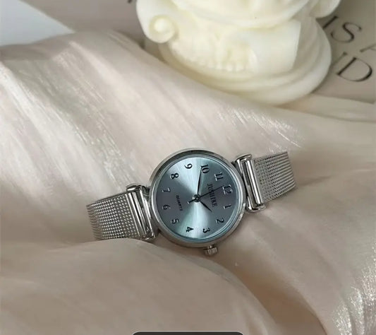 ✨Minimalistic Sapphire Silver Chain Watch ✨