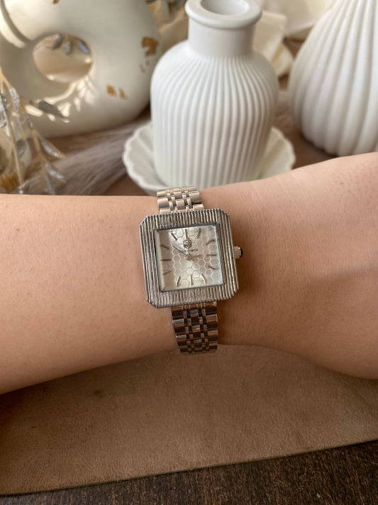 ✨ Exquisite SilverXSilver White Dial True worth Watch✨