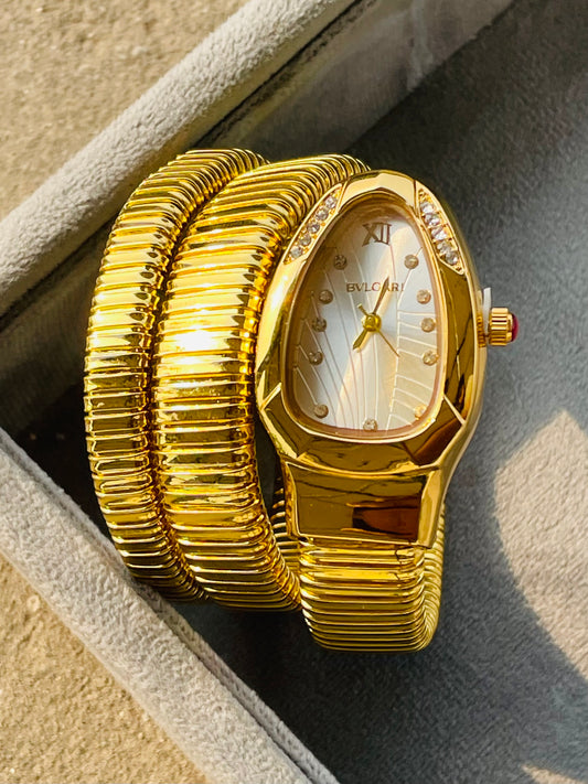 ✨Snake serpenti Gold watch White dial Crystal Studded bvlg ✨