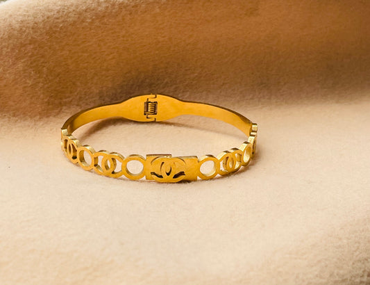 ✨Stainless steel Gold Brandee Cuff Bracelet✨