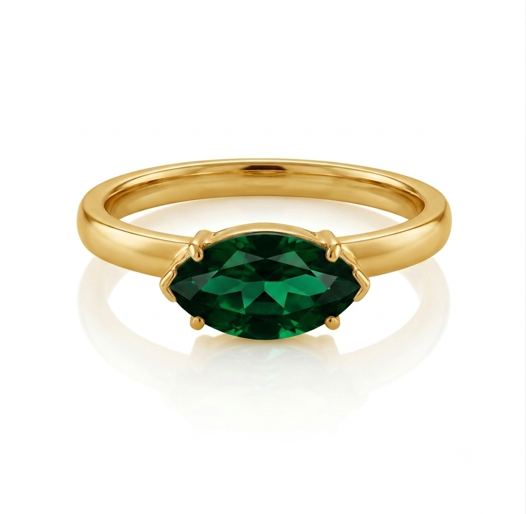 ✨Stainless steel Emerald Gold Crystal Studded Ring✨