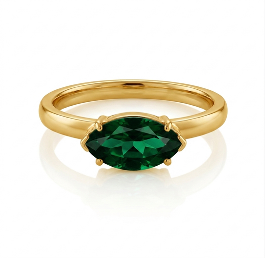 ✨Stainless steel Emerald Gold Crystal Studded Ring✨