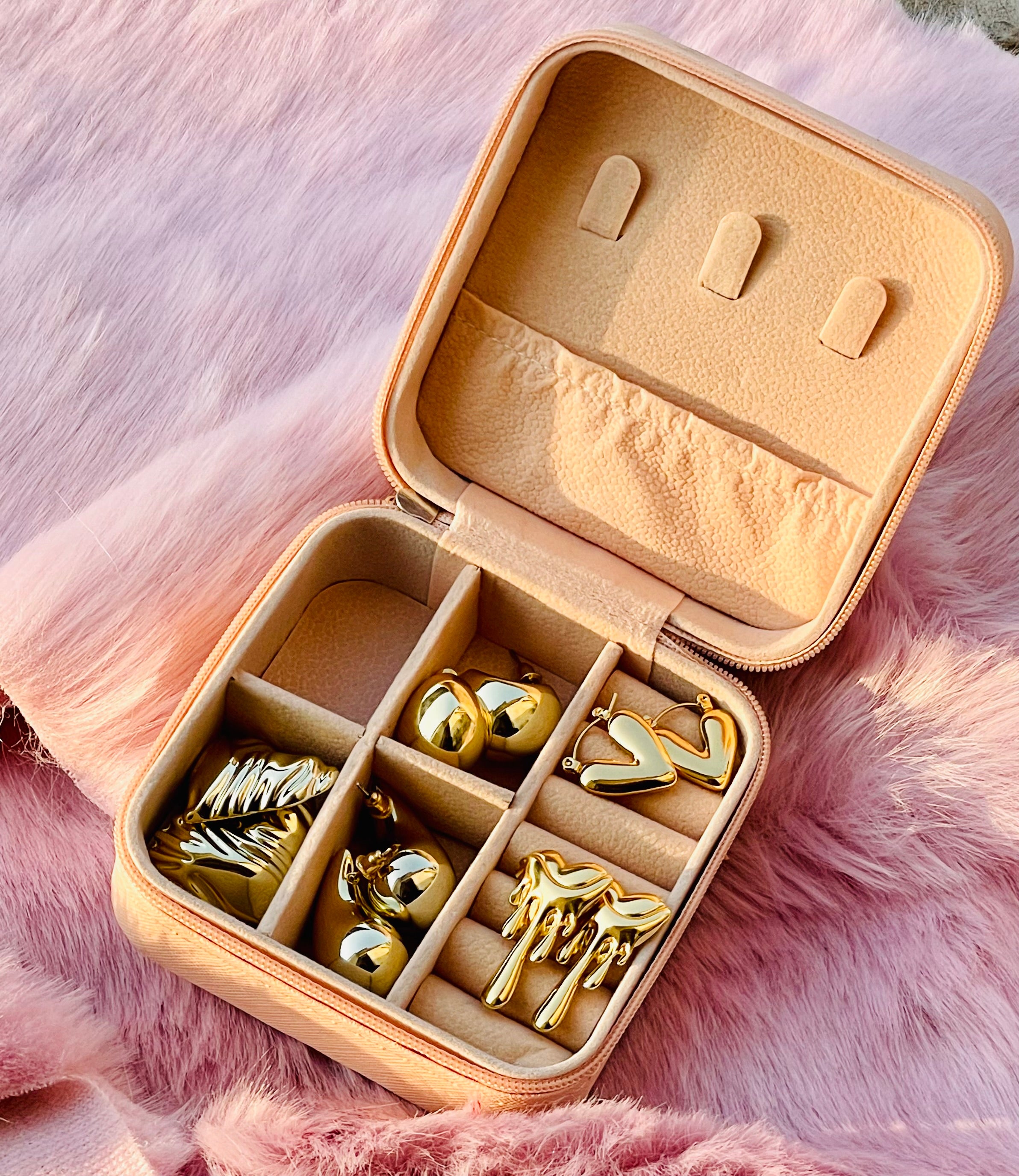 Dealbox ✨ 5 Statement Gold chick Daily wear  Earrings with a storage Box