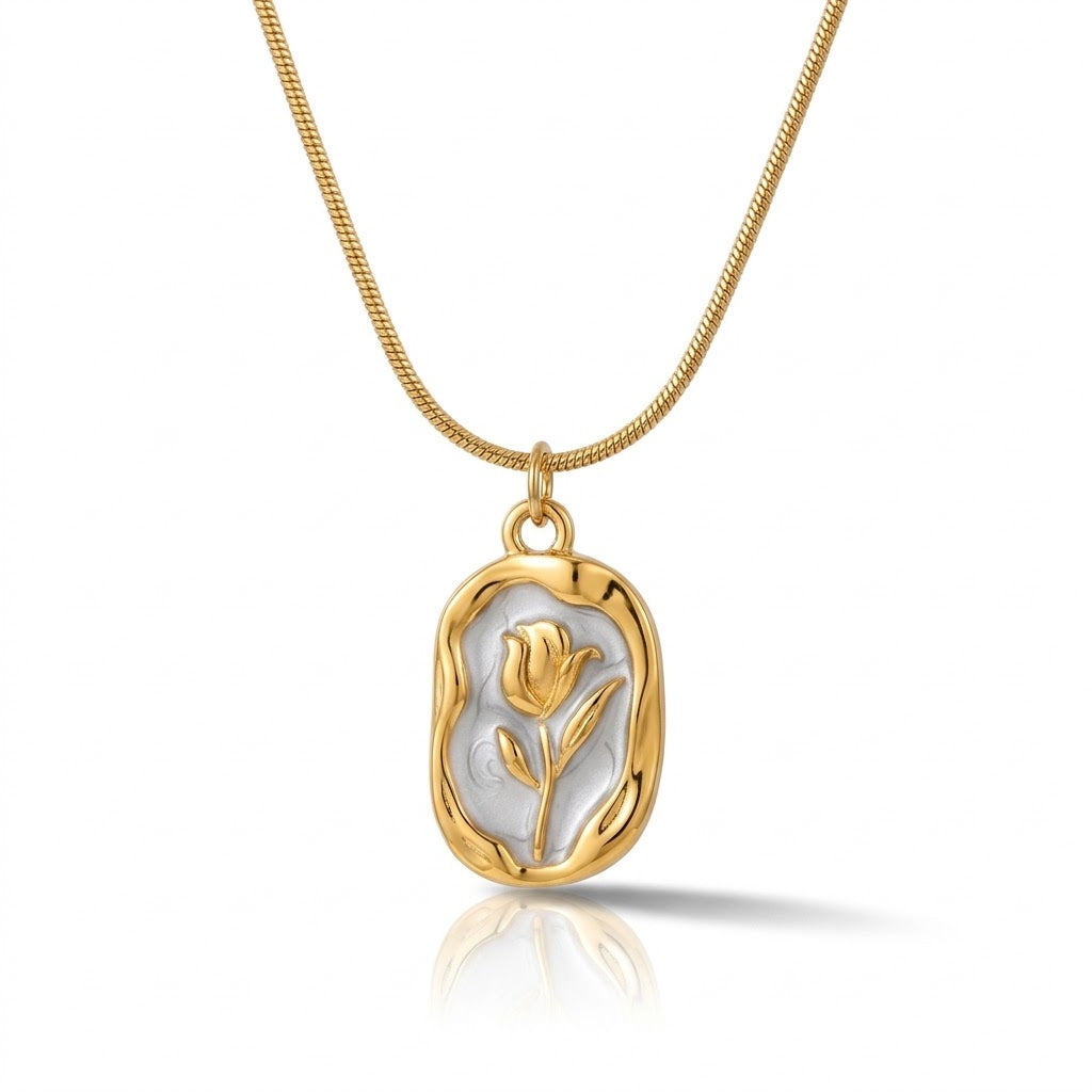 ✨Stainless steel Rose Engraved Emiley Pendant ✨