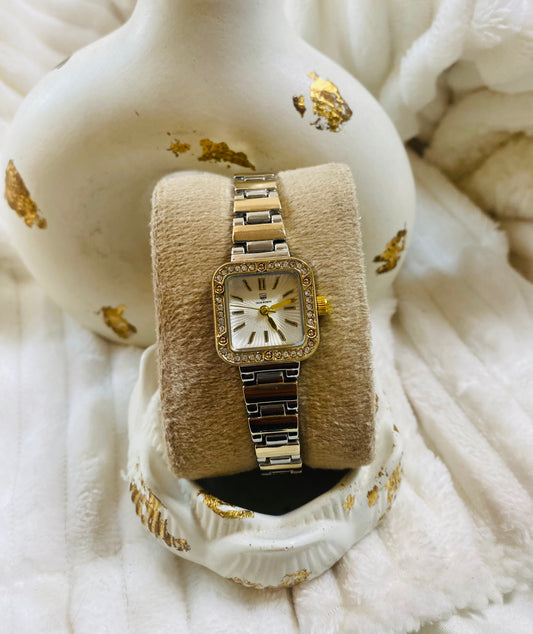 ✨Exquisite White Dial GoldxSilver Strap Crystal Studded True Worth Watch ✨