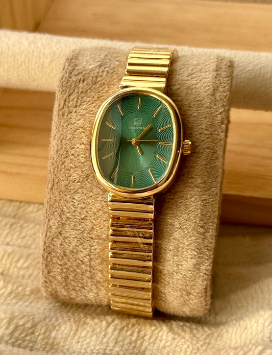 ✨Stainless Steel Emerald Dial Gold Chain True Worth Watch ✨