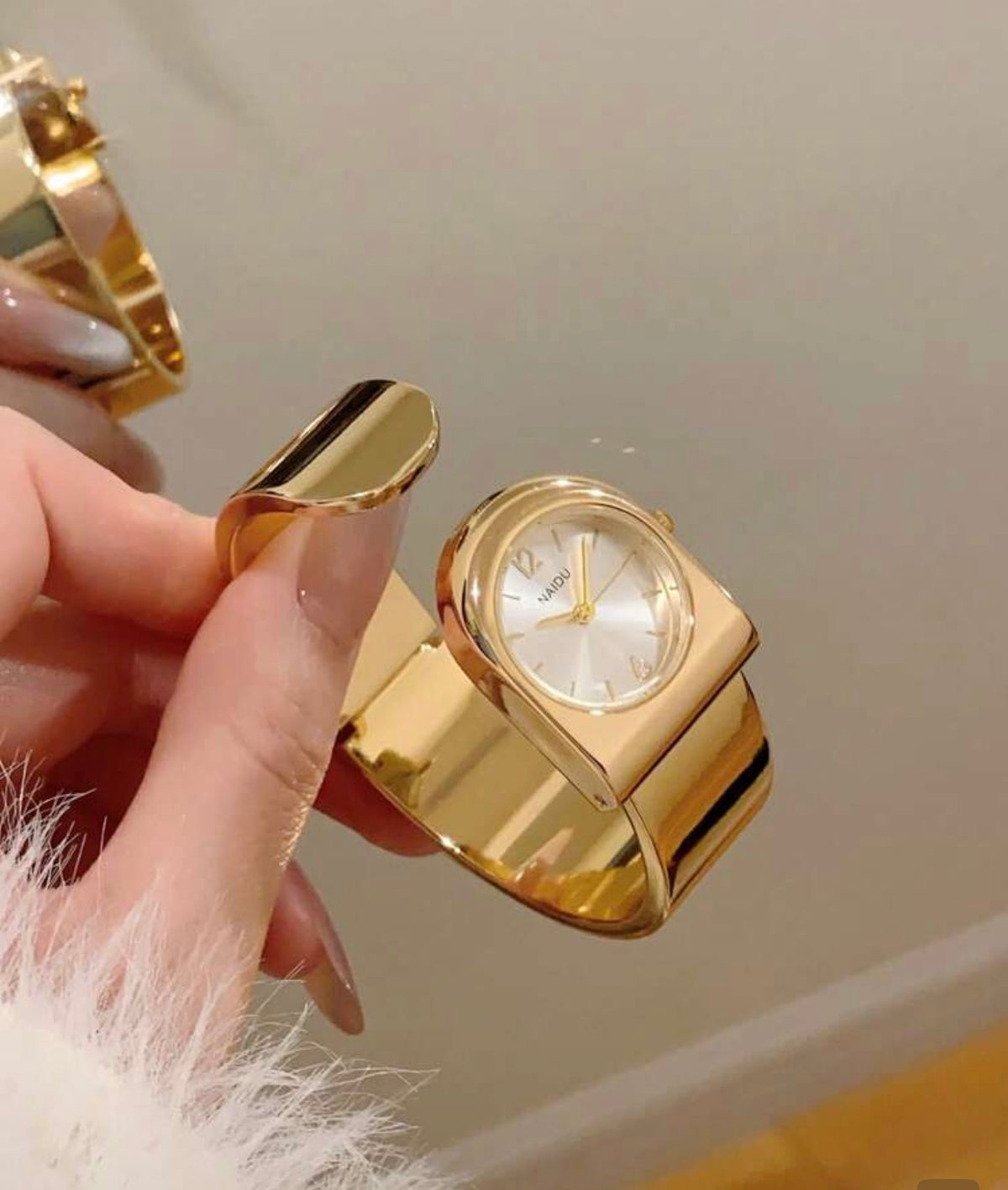 ✨Exquisite Vessel Chunky Gold White Dial Watch ✨