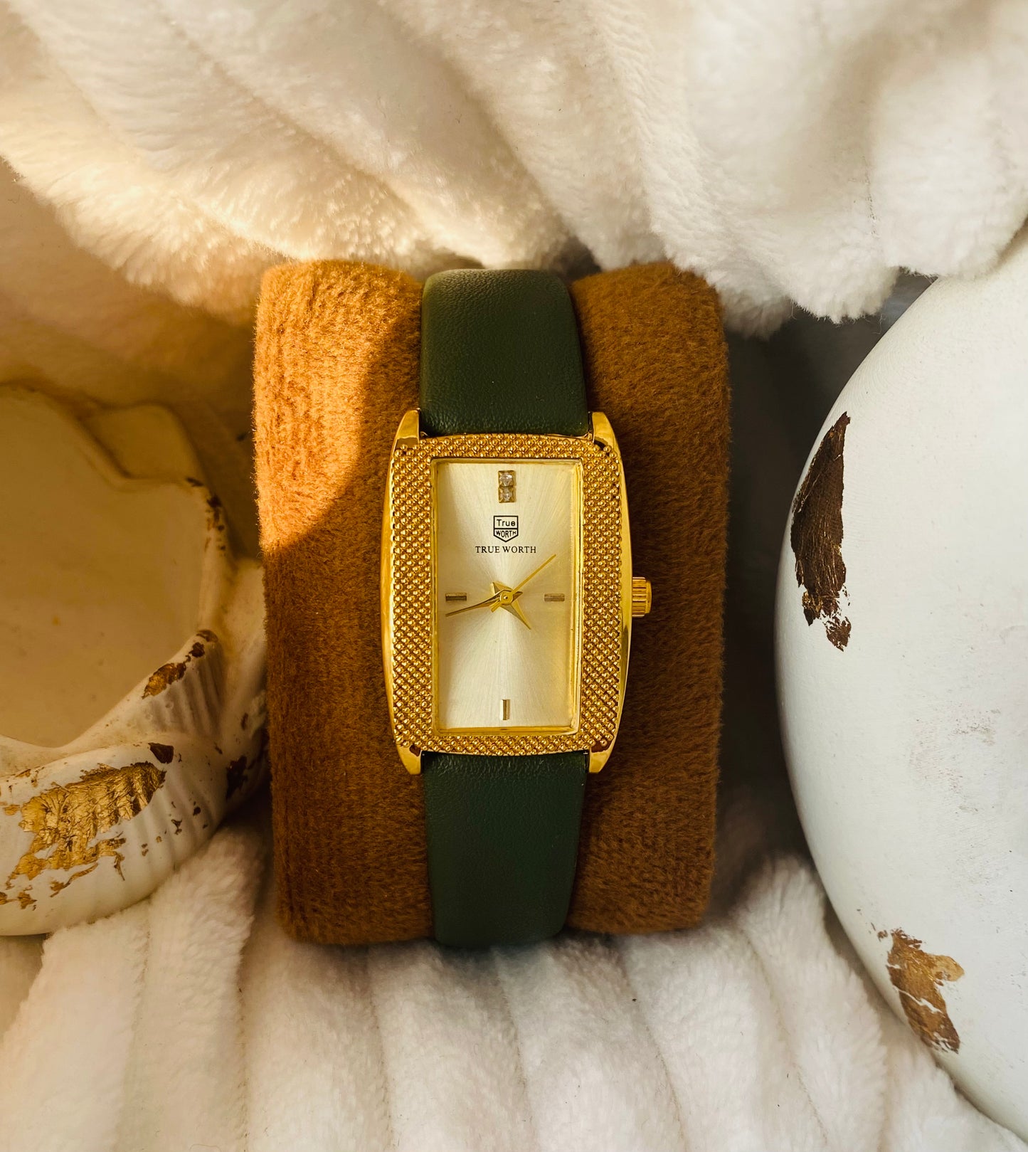 ✨Exquisite White Dial Green Strap True Worth Watch ✨