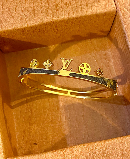 ✨LV Gold Opium leather bracelet✨