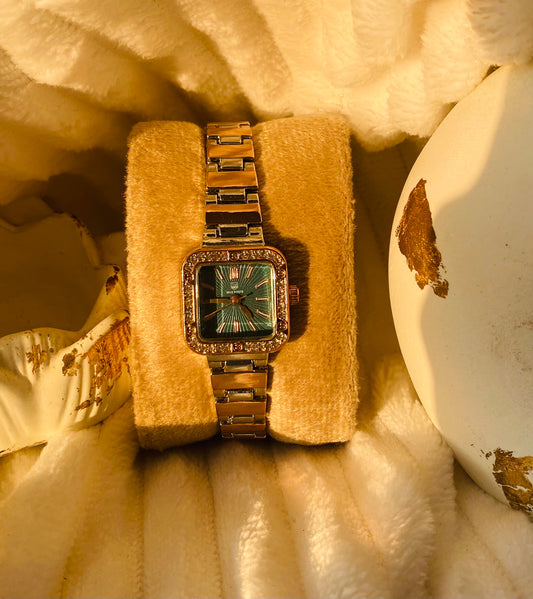 ✨Exquisite Emerald Dial GoldxSilver Strap Crystal Studded True Worth Watch ✨