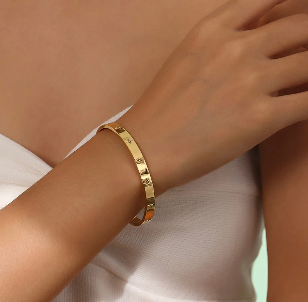 Crystal studded 18k gold bracelet