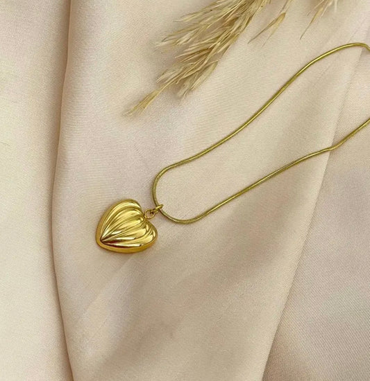 Bloomy heart pendant 18k