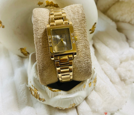 ✨Exquisite Silver Dial Crystal Studded Gold Strap True Worth Watch ✨