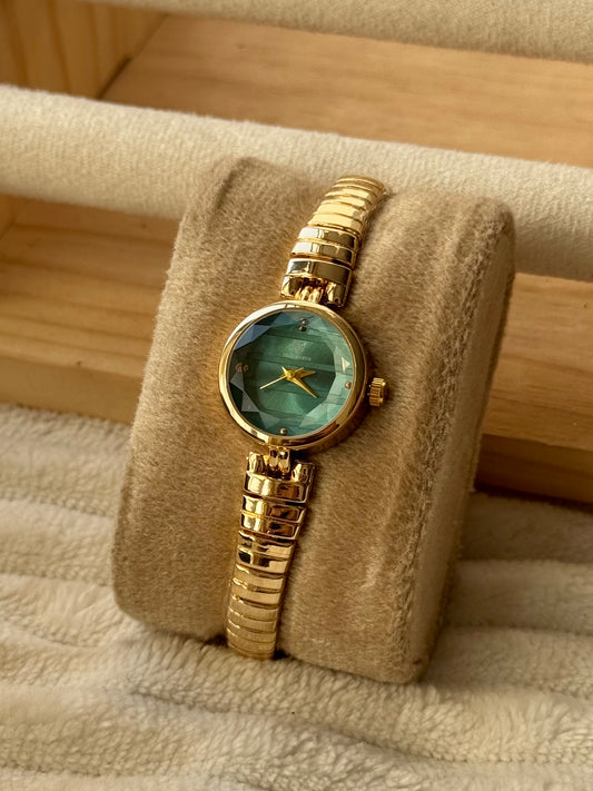 ✨Stainless Steel Emerald Dial Gold serpentine Chain True Worth Watch ✨