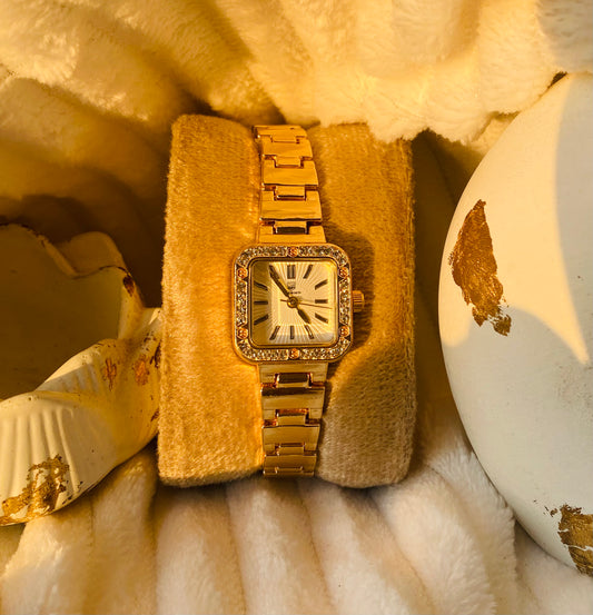 ✨Exquisite White Dial Gold Strap Crystal Studded True Worth Watch ✨