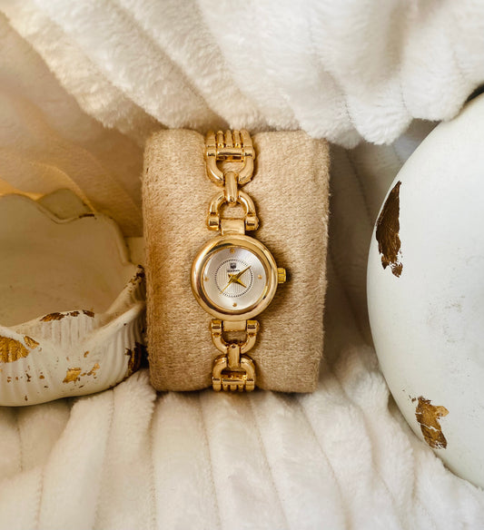 ✨Exquisite White Dial Gold Strap True Worth Chain Watch ✨