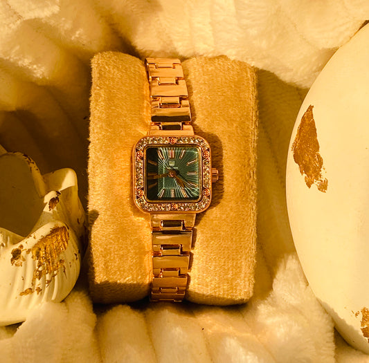 ✨Exquisite Emerald Dial RoseGold Strap Crystal Studded True Worth Watch ✨