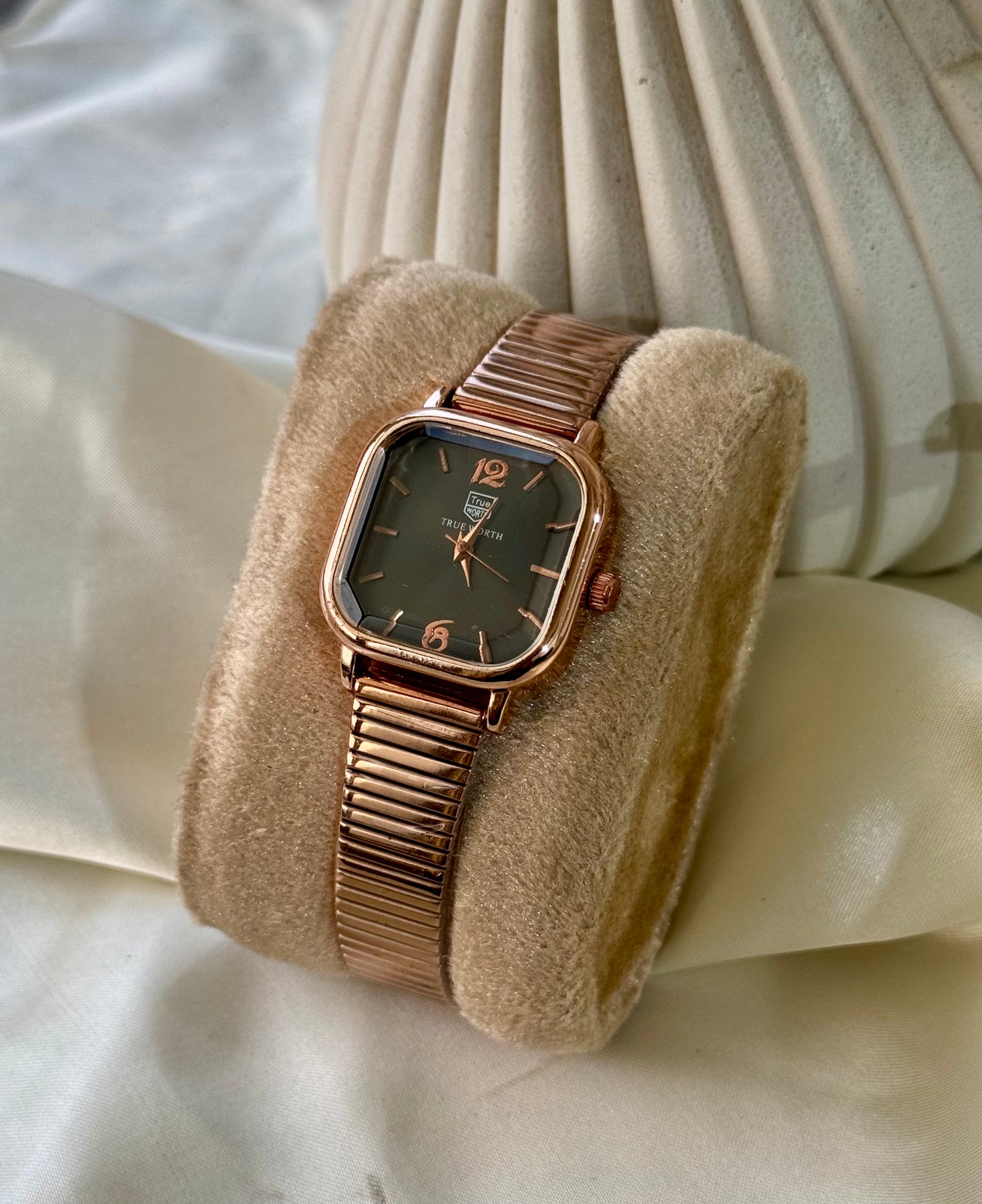 Exquisite Rose Gold Black dial Link Watch