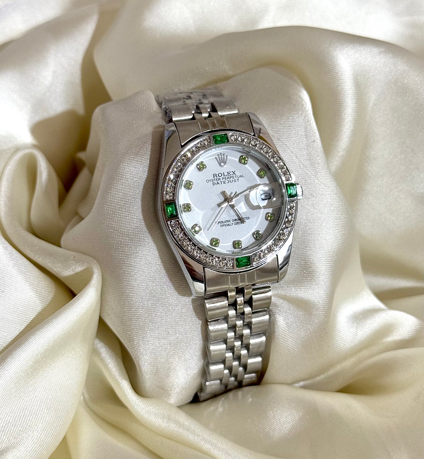 Exclusive White Dial and Silver Chain Watch