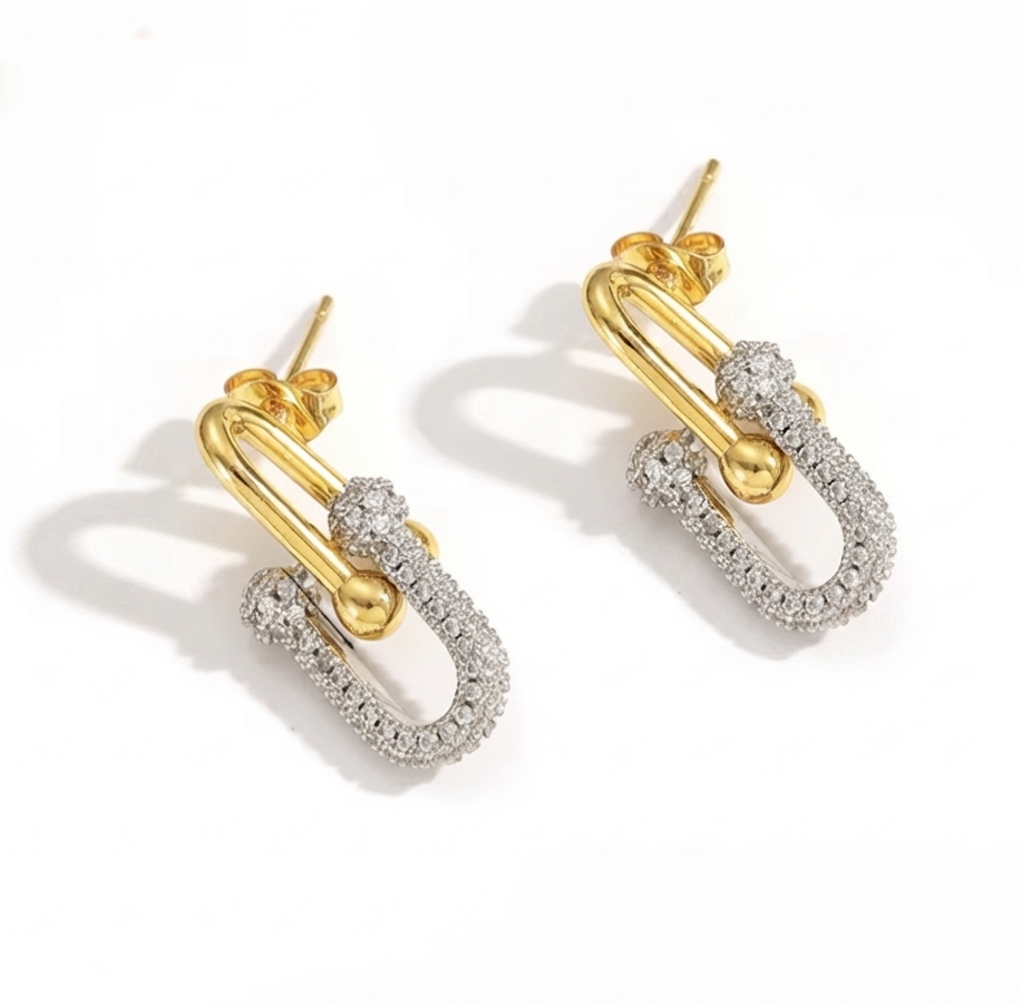 ✨Exquisite Link crystal studded earrings ✨