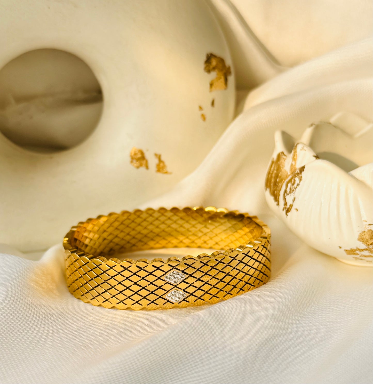 ✨Exclusive Gold Diamantés Leaf Chunky Cuff Bracelet ✨