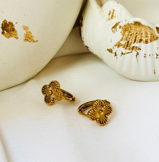 ✨Stainless steel Gold Clovie Cliped Earrings ✨