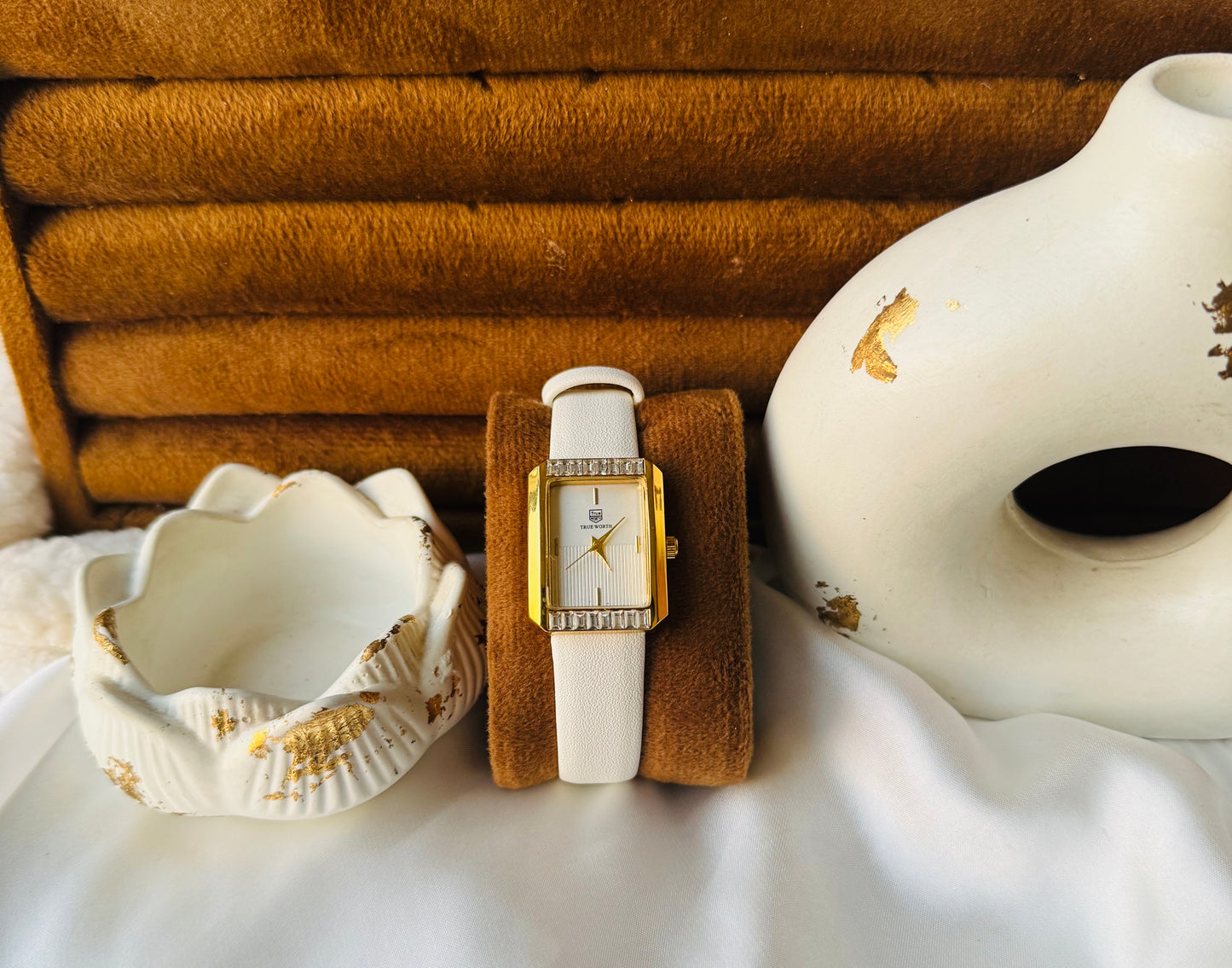 ✨Exquisite White Leather Gold Old Money Trueworth Watch ✨